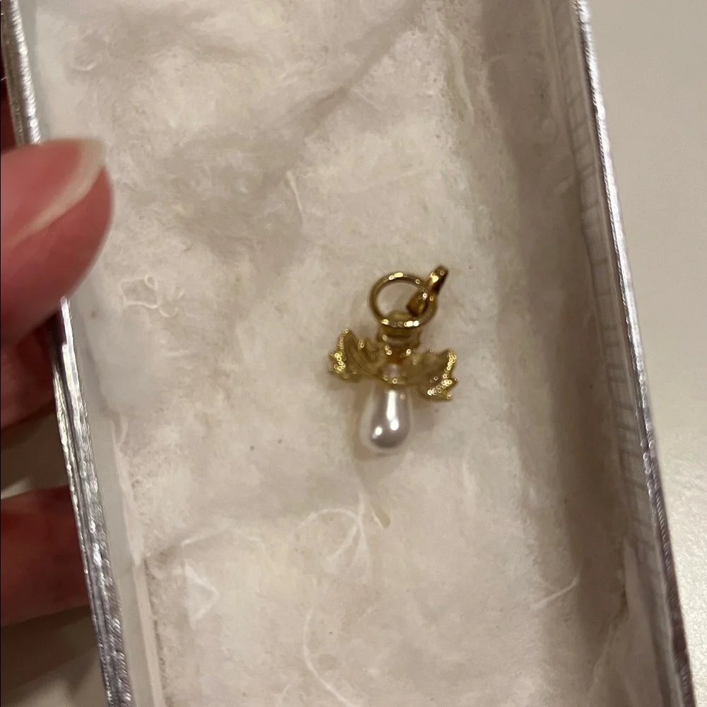 Elegant Gold and Pearl Angel Pendant